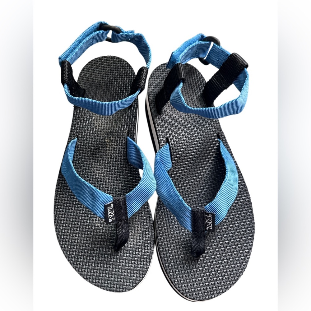 Teva Black and Blue Strap Sandals They are not used size 8